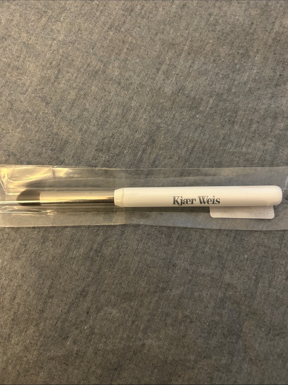 Kjaer Weis😉The Soft Cream Eye Shadow Brush / New Never Used / Authentic / Sealed